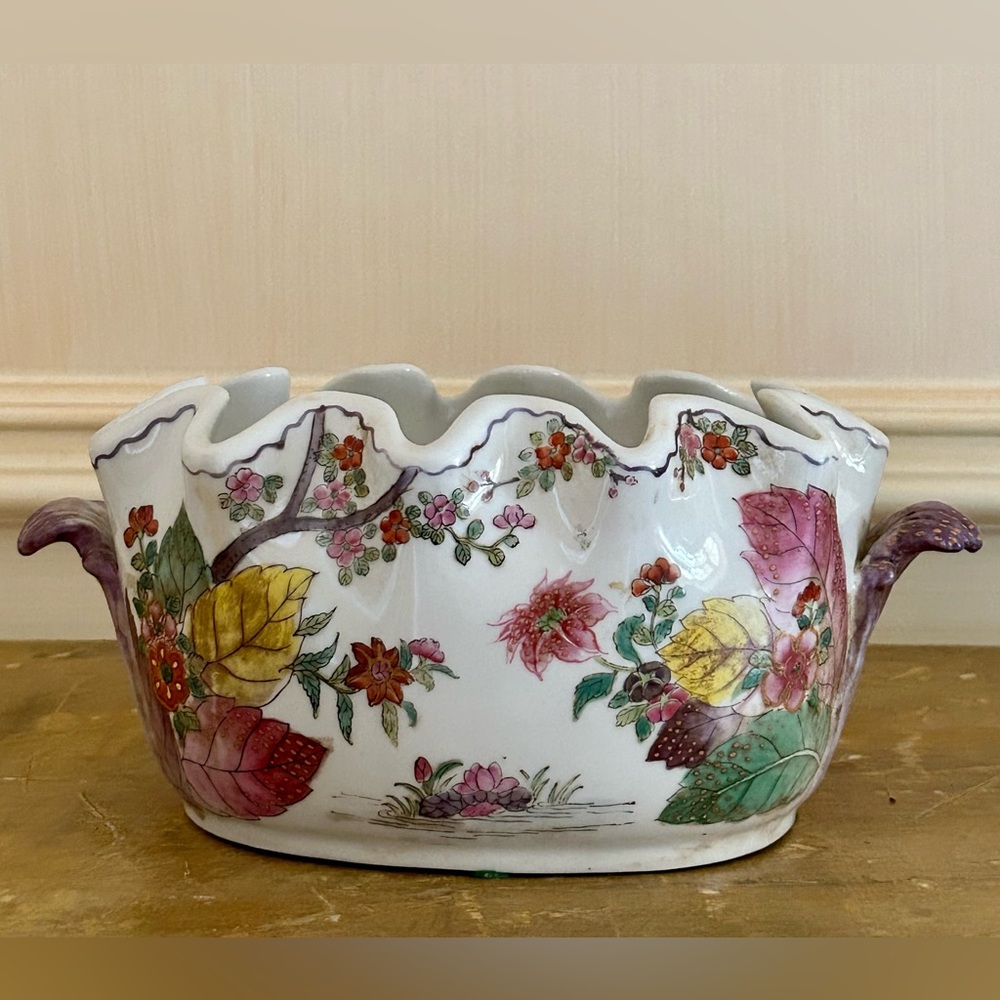 Beautiful Vintage Small Ceramic Floral Planter - Picture 8 of 8